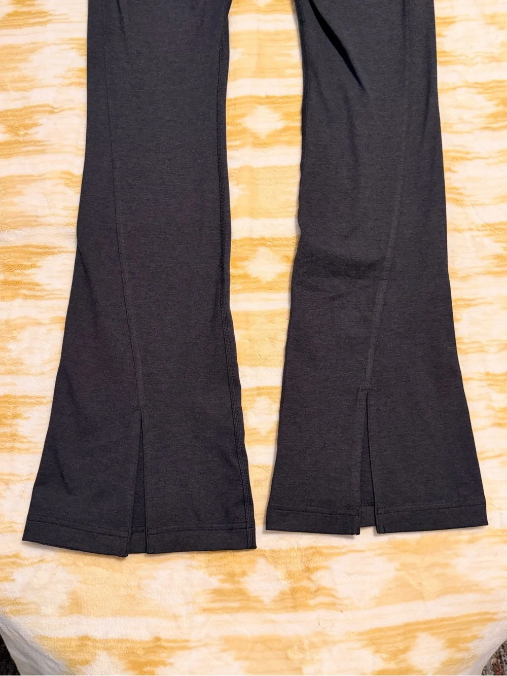 Lululemon Soft Sueded Split-Hem High-Rise Mini-Flare Pant size 8 Perfect Cond